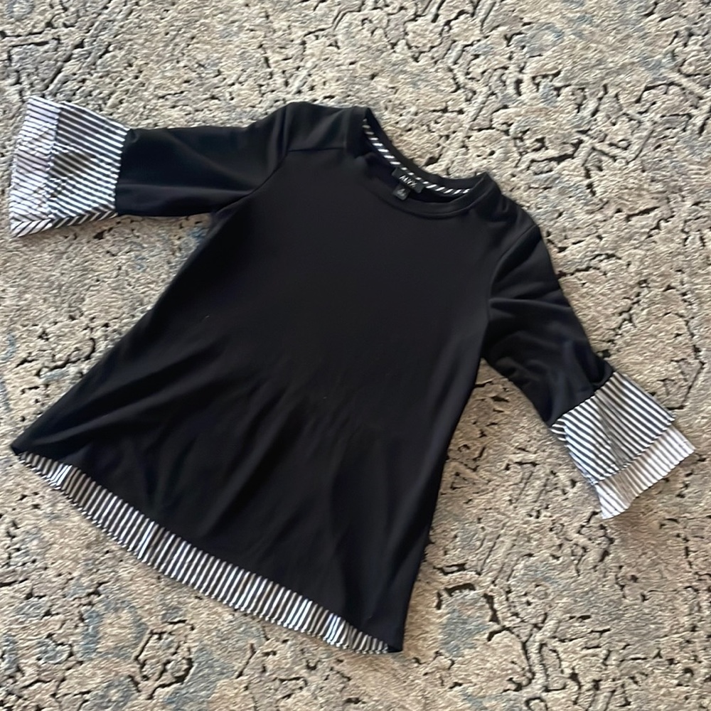 Alyx top size medium. Bell 3/4 sleeves.